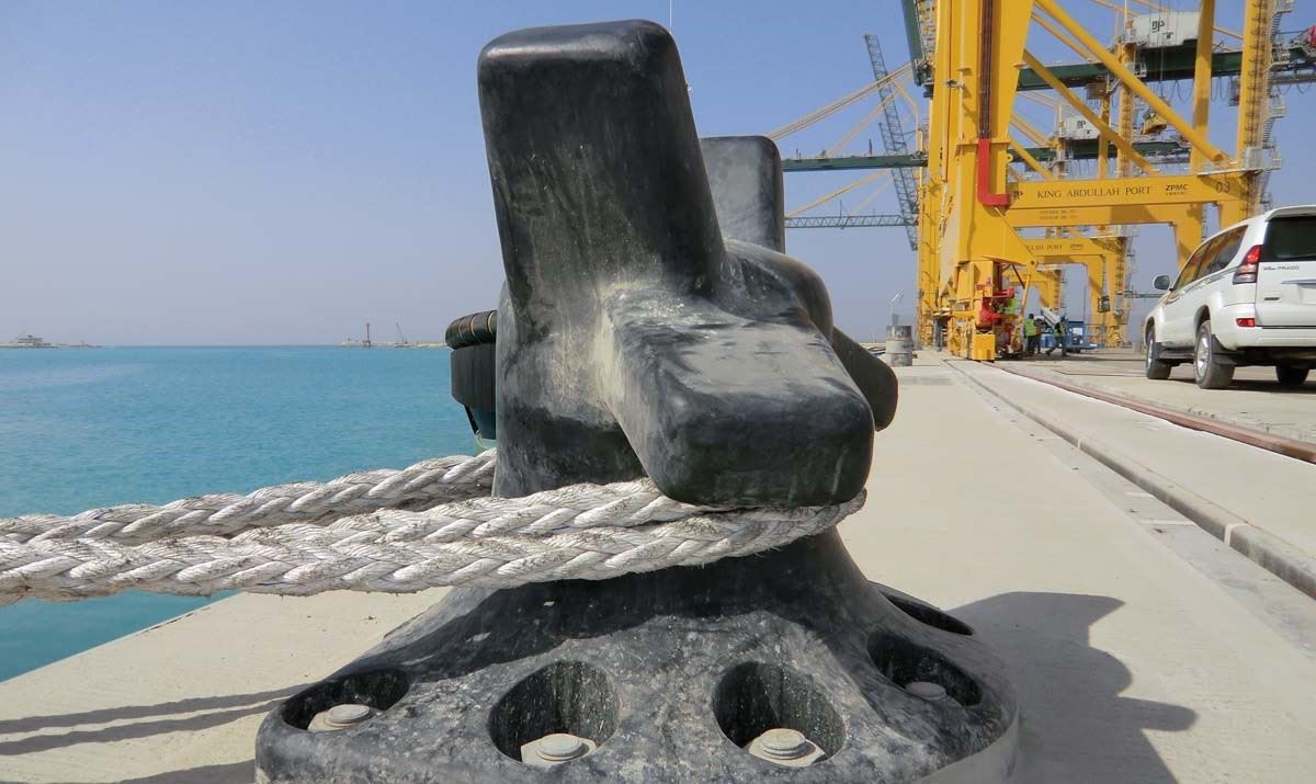 horn type bollard